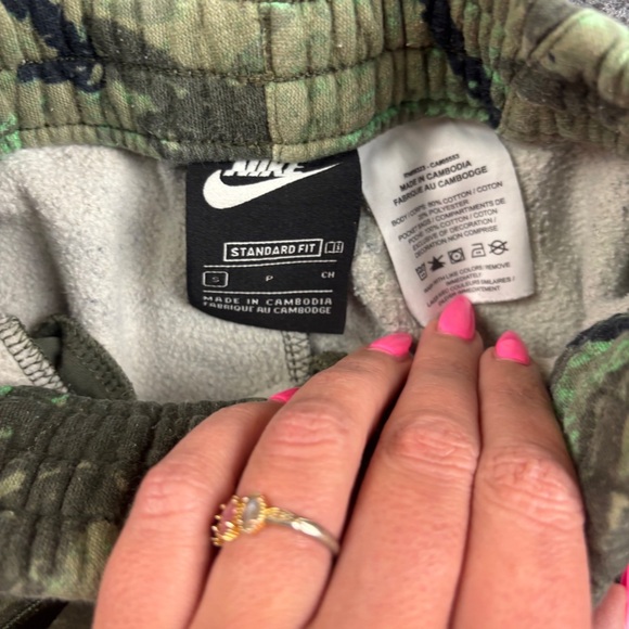 NIKE Boys Cut Off Sweat pant shorts Green Camo size: Small - Picture 7 of 7